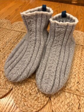Bombas Gripper Slippers Mens Size Large Gray Lined Non Slip Cable Knit Slippers